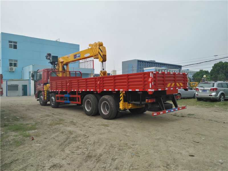 福田歐曼前四后八【14-20噸】隨車吊