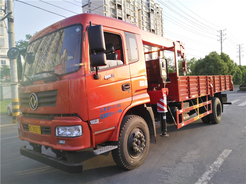 東風(fēng)御虎【6.3噸】隨車吊