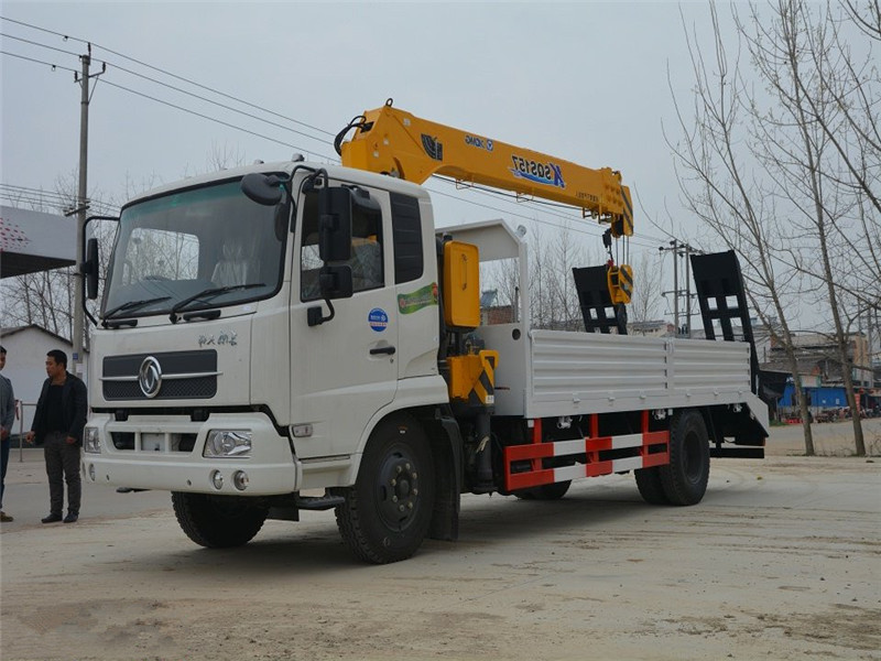 東風(fēng)天錦【5-6.3噸】隨車吊帶爬梯