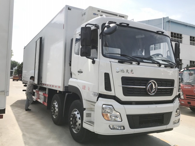 (廂長9.4米)東風天龍小三軸冷藏車 (廂長9.4米)東風天龍小三軸冷藏車
