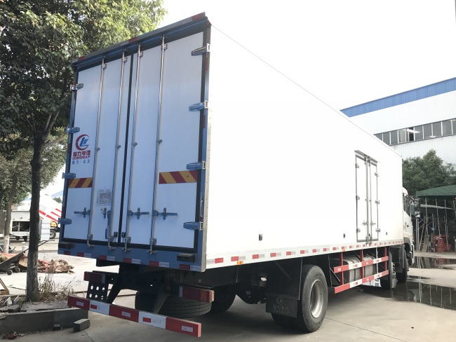 (廂長9.4米)東風天龍小三軸冷藏車