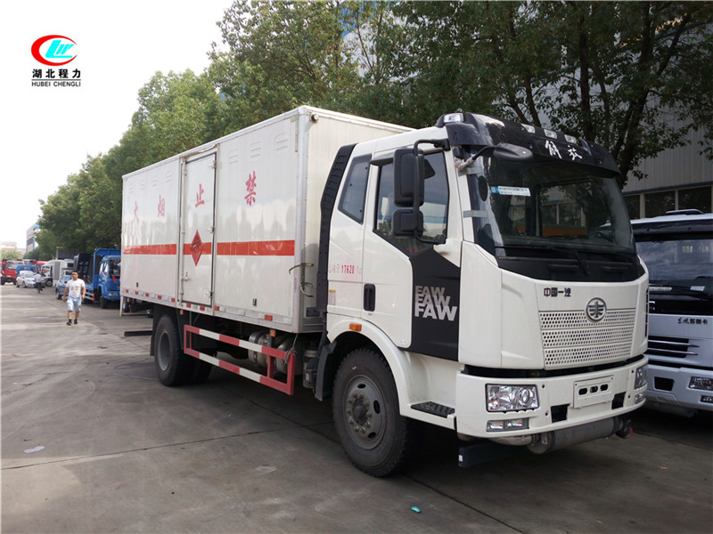 解放6.2米易燃氣體廂式運輸車【二類】