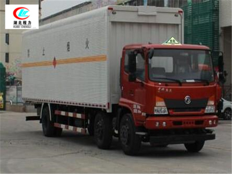 東風(fēng)前四后四9.6米易燃液體廂式運輸車【三類】