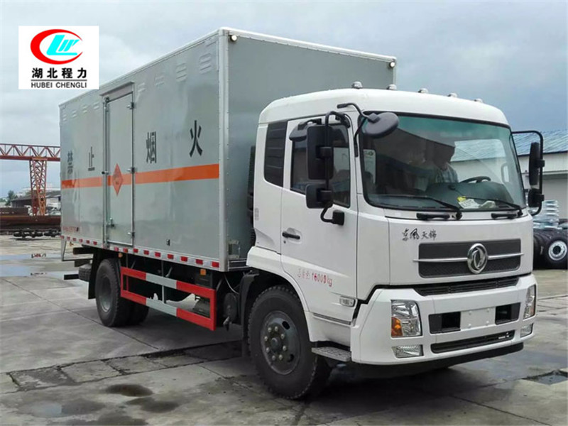 東風(fēng)天錦6.6米易燃液體廂式運輸車【三類】