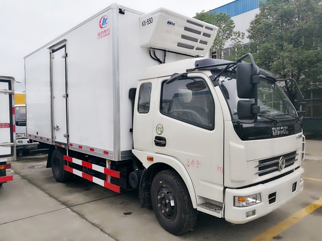 (廂長4.8米)東風多利卡冷藏車
