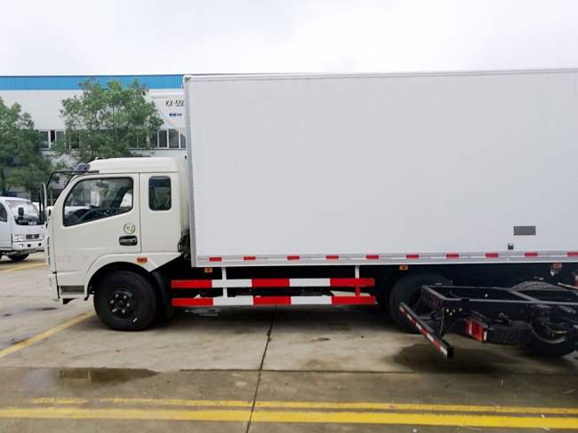 (廂長4.8米)東風多利卡冷藏車