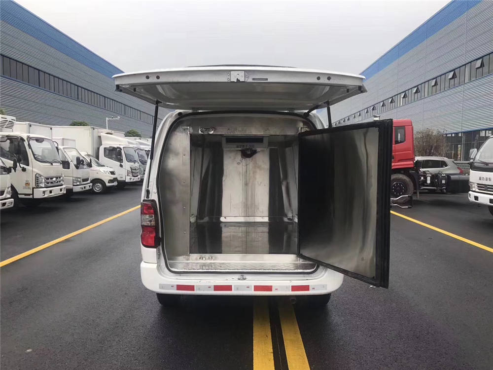 國六·金杯新快運 面包冷藏車