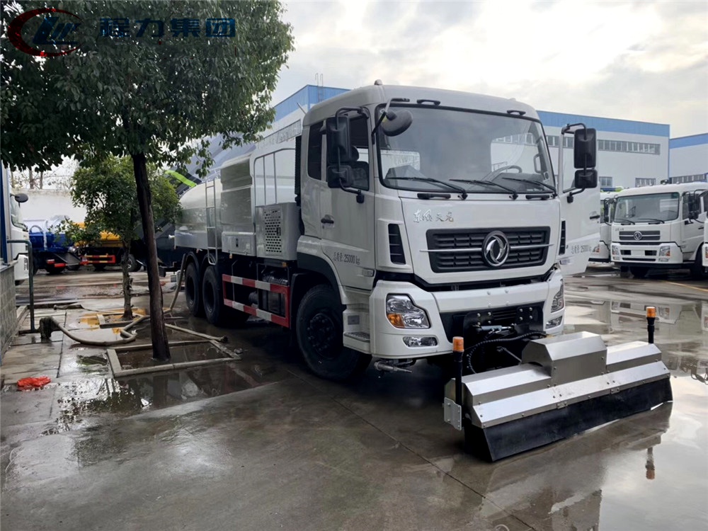 (13方)東風(fēng)天龍 后雙橋路面清洗車